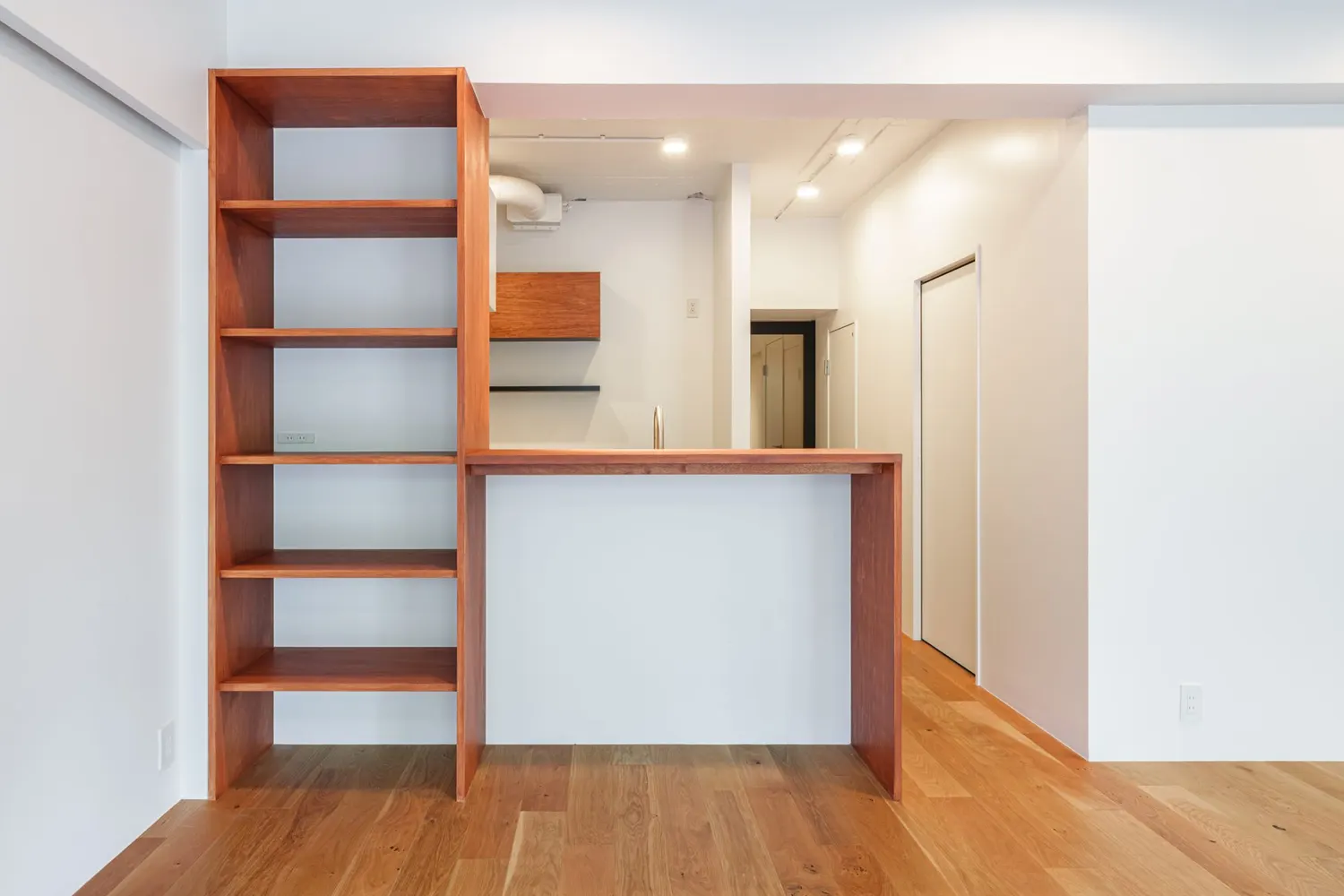 キッチン造作棚|造作棚と土間で、置き場所をつくる(横浜市港北区のマンション部分リノベーション事例)